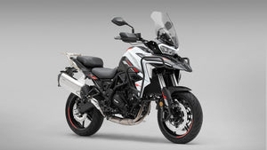 Nueva Benelli TRK 702 blanca 2025, en exposición en Lleida con entrega inmediata