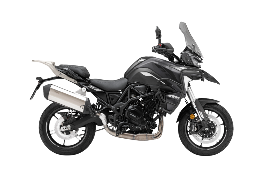 Benelli TRK 702 2025 en color blanco, ya disponible en nuestro concesionario de Tarragona