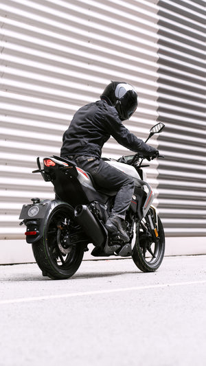 Morbidelli F125 moto naked 125cc, apta para carné B y A1. Disponible en concesionario oficial Motos Tarragona, zona Reus y alrededores. apta para carné B y A1.