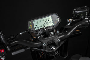 Morbidelli NR125X retro detalle pantalla lcd usb, concesionario oficial en Tarragona y Reus