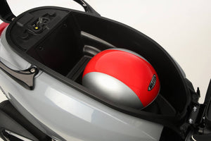 SYM Fugue 125 retro detalle casco, concesionario oficial en Tarragona y Reus